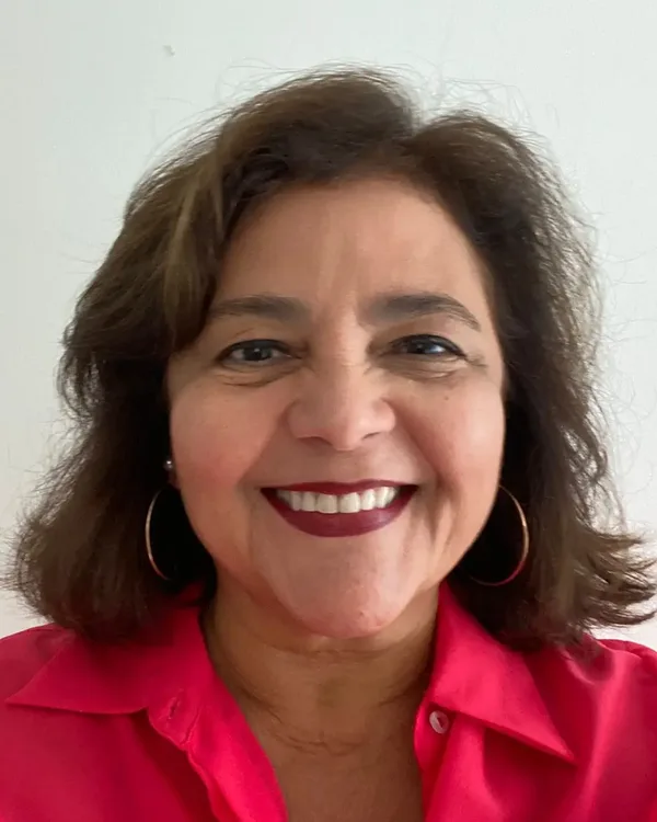Dr Katia Reis
